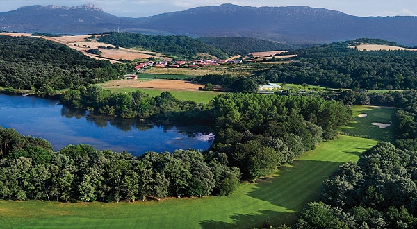 Panorámica del campo de Izki Golf en la Montaña Alavesa