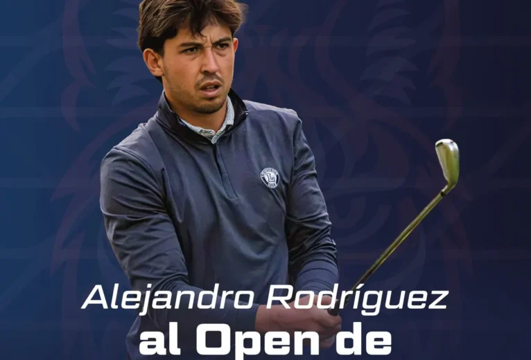 Alejandro Rodríguez, jugador de Codex Golf Linces, tras un golpe de hierro, con el rótulo «al Open de España»